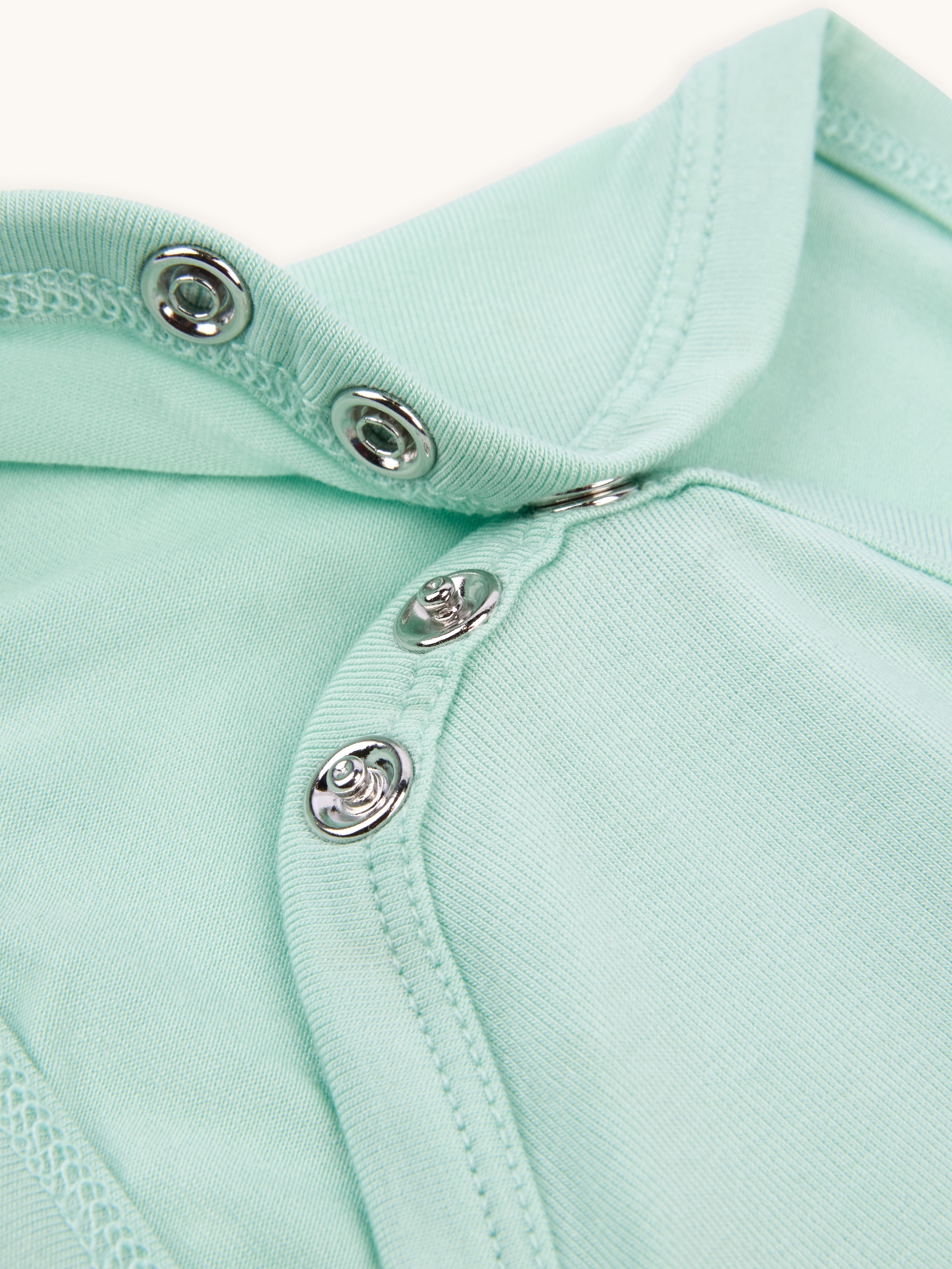 short sleeve onsie aloe buttons close up